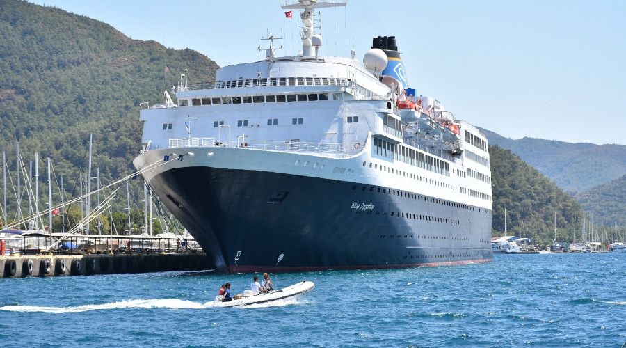 Dev yolcu gemisi sadece 7 saatliğine Marmaris'e geldi