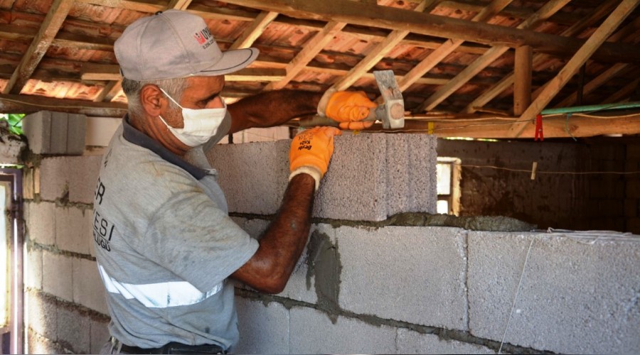 Efeler selin izlerini siliyor