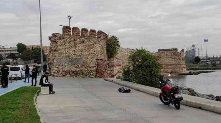 Fatih'te sahilde erkek cesedi bulundu