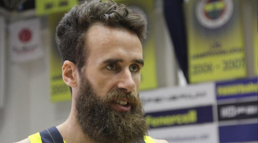 Fener kadroyu koruyor