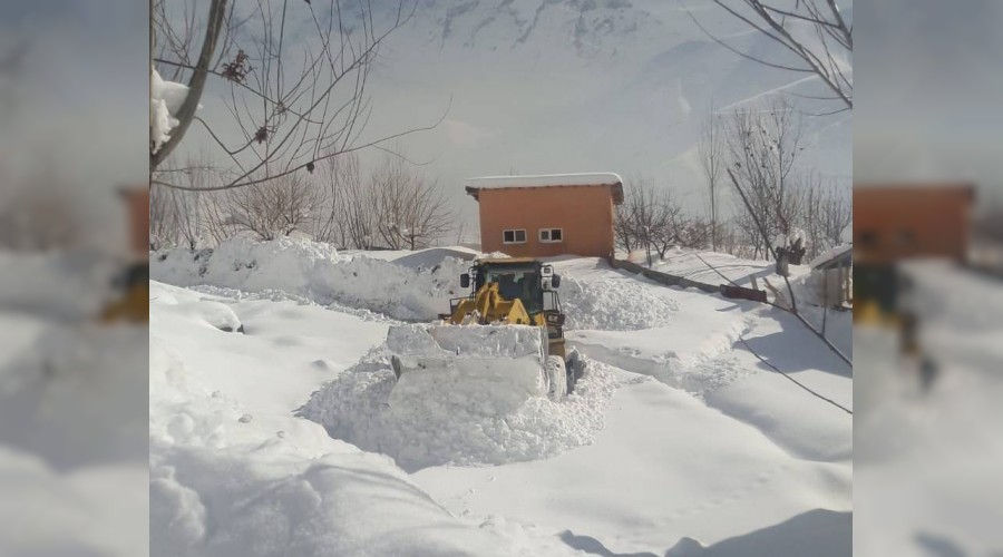 Hakkari’de kar esareti