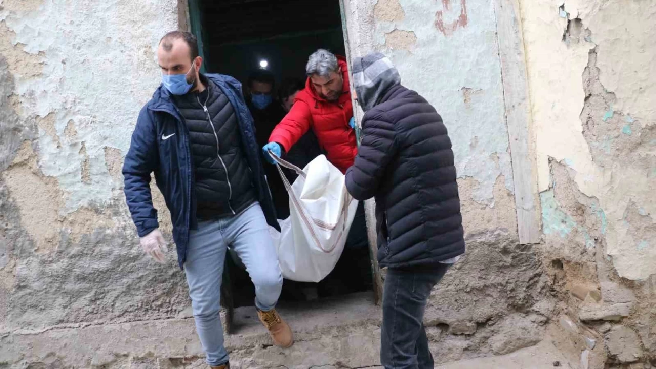 İki arkadaştan biri ölü, diğeri ise bilinci kapalı halde bulundu