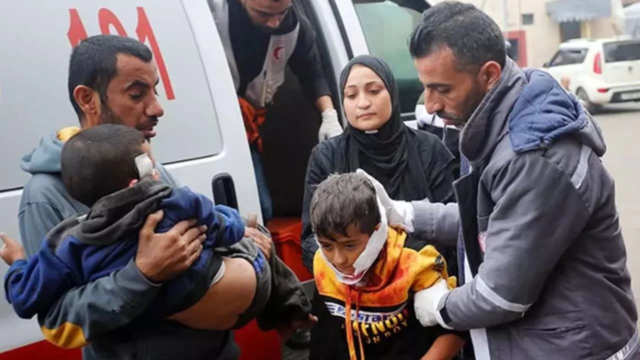 İsrail ordusu, Gazze'deki Kemal Advan Hastanesi'nin 4 saat içinde boşaltılmasını istedi