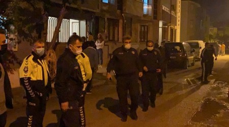 Kısıtlamaya uymayan şahıslar polise saldırdı