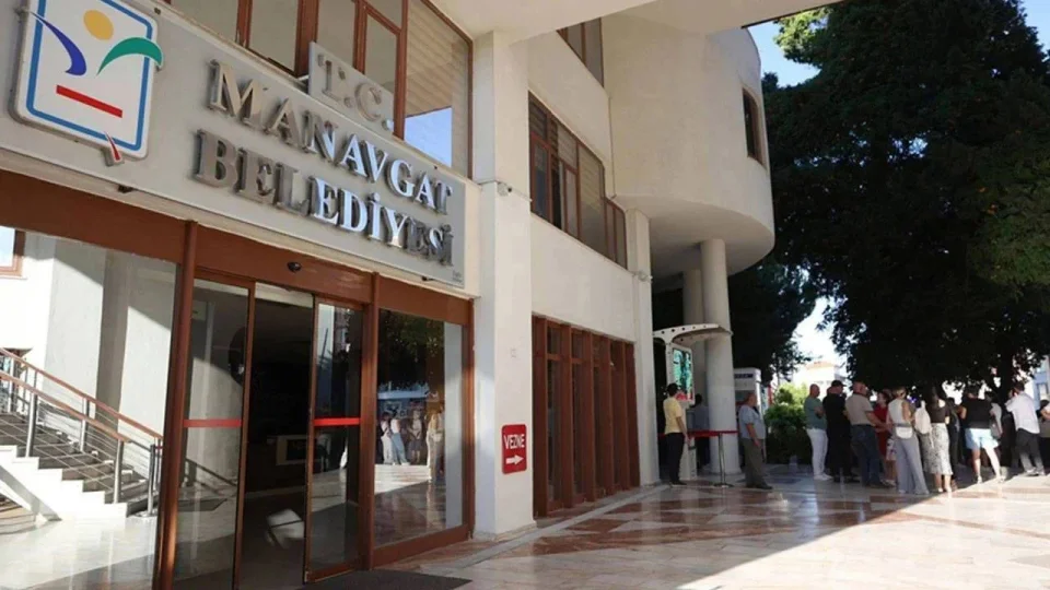 Manavgat Belediyesine y�nelik "r��vet" davas� san�klar�n�n yarg�lanmas� s�r�yor 