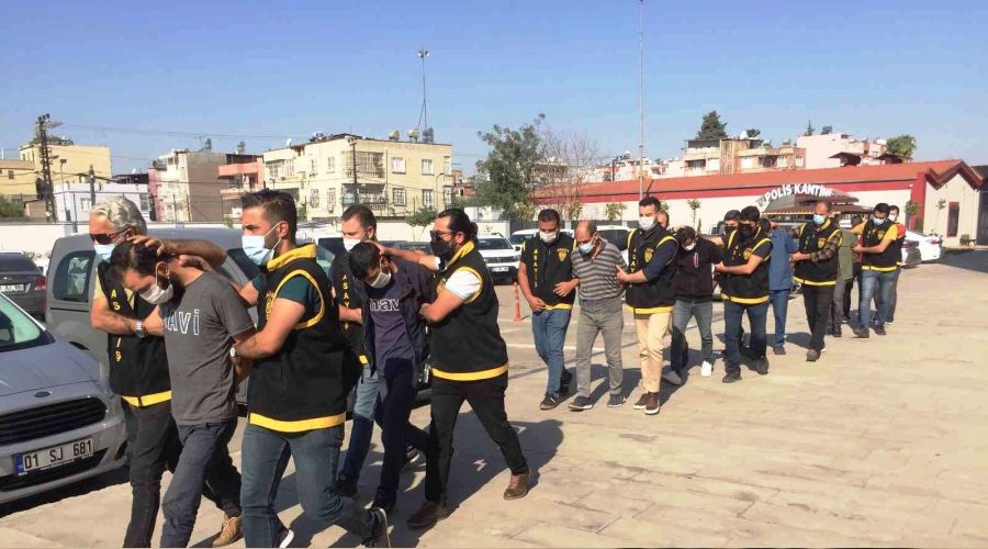 Polis kimliğiyle 2 milyon lira çarpmışlar