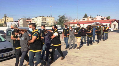 Polis kimliğiyle 2 milyon lira çarpmışlar