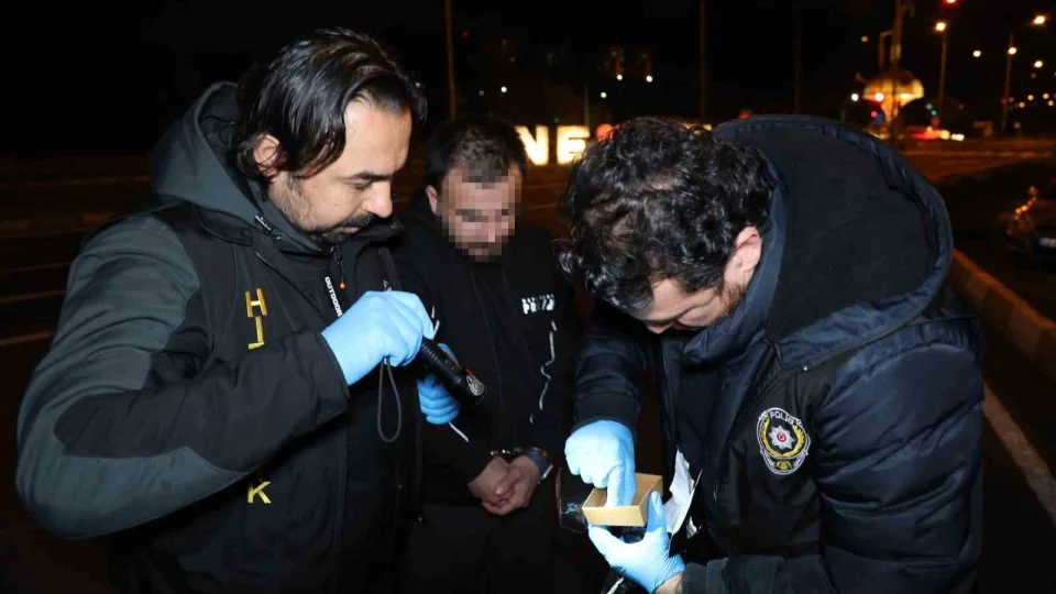 Sahte alt�n ile 15 ki�iyi doland�rm��lar: 2 g�zalt�