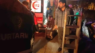 Sivas'ta otomobil yan yattı: 3'ü çocuk 5 kişi yaralandı