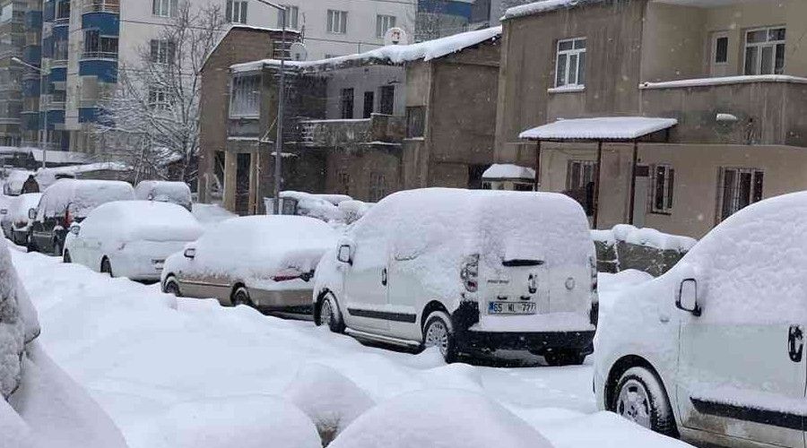 Tatvan'da kar kal�nl��� 4 metreyi buldu