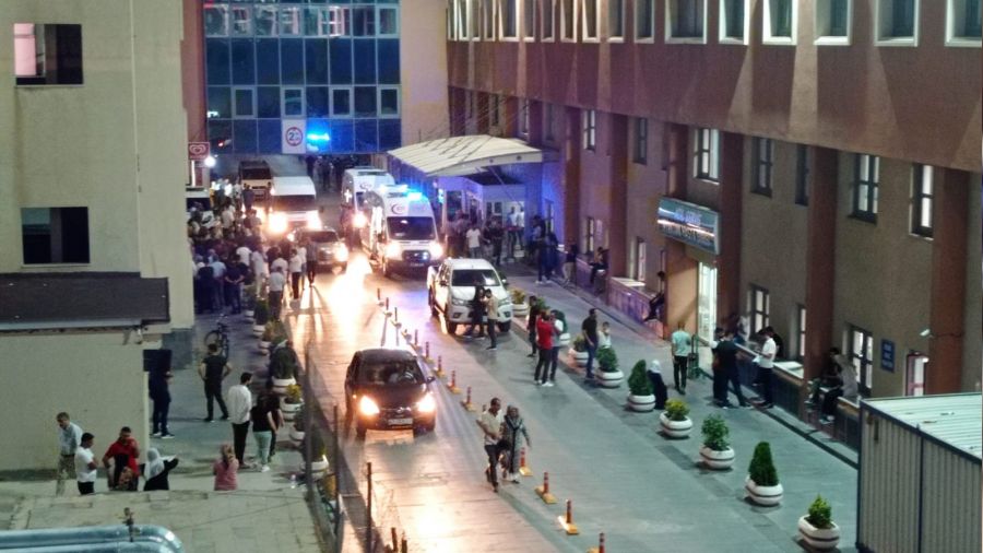 7 aile aras�nda silahl� kavga: 54 yaral�