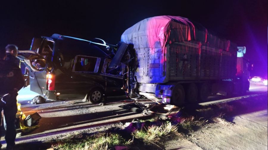 Amasya'da minibüs tıra çarptı: Ölü ve yaralılar var