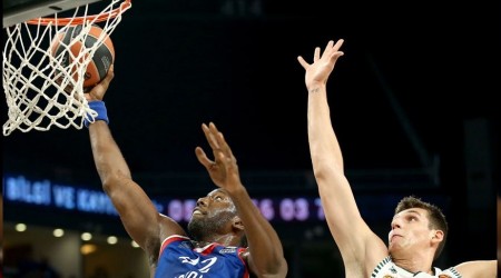 Anadolu Efes Yunanistan deplasmannda