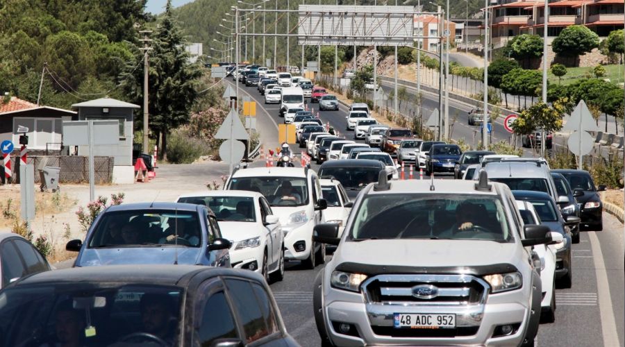 Araç kuyruğunun önü arkası yok