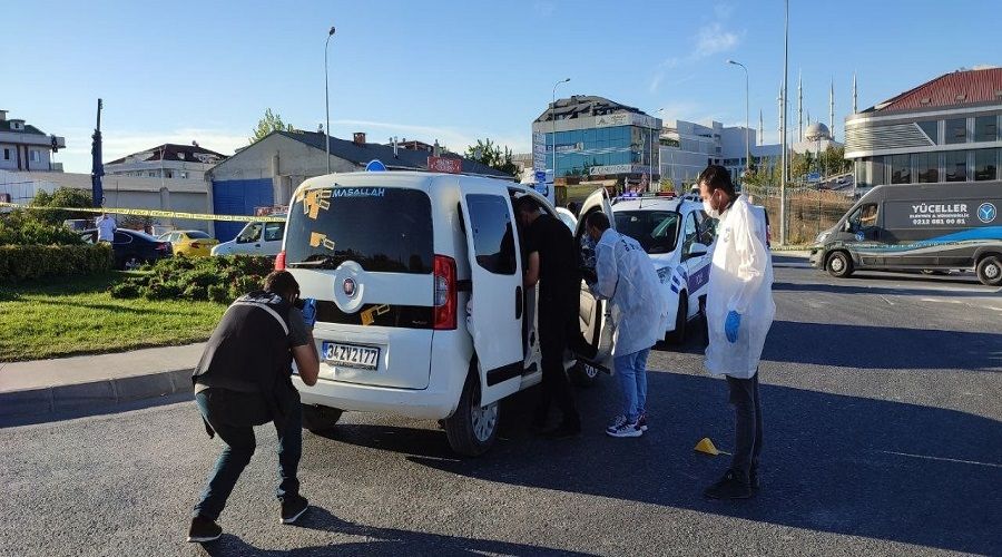 Arnavutky'de trafikteki bir araca kurun yadrdlar