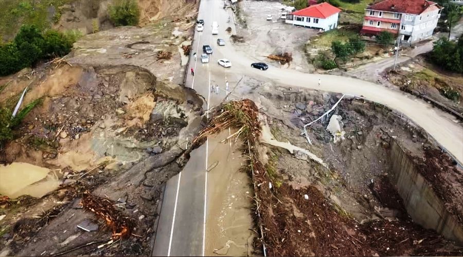 Batı Karadeniz'i sel vurdu
