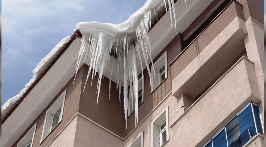 Bitlis'te buz sark�tlar�n�n boyu 6 metreyi ge�ti