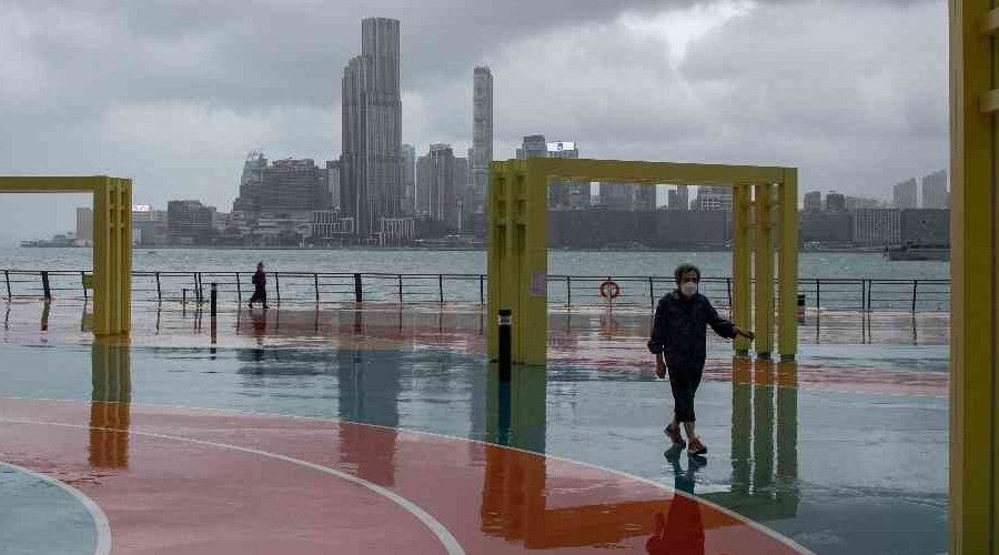 �in'in g�neyinde Kompasu tayfunu karaya vurdu