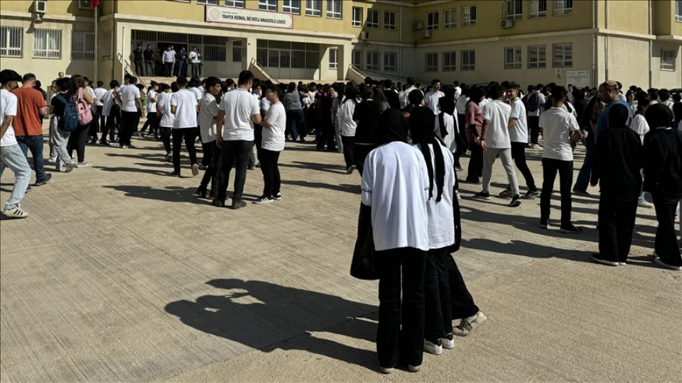 Depremle sars�lan Malatya'da e�itime 1 g�n ara verildi