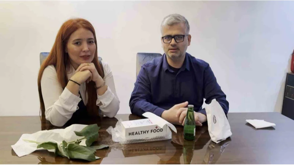 Doktor �iftin zor anlar�, a�z�na al�r almaz fenala�t�