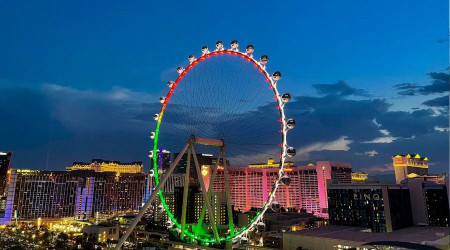 Dubai'de dünyanın en büyük dönme dolabının inşası tamamlandı
