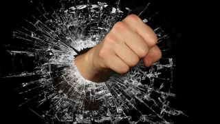 D�nya Daha �fkeli De�il, Daha Kayg�l�