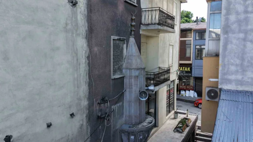 Erzurum'da yarım minare görenleri şaşırtıyor