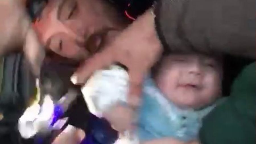 Gaziantep'te 4 ayl�k Duru bebek enkazdan sa� ��kar�ld�