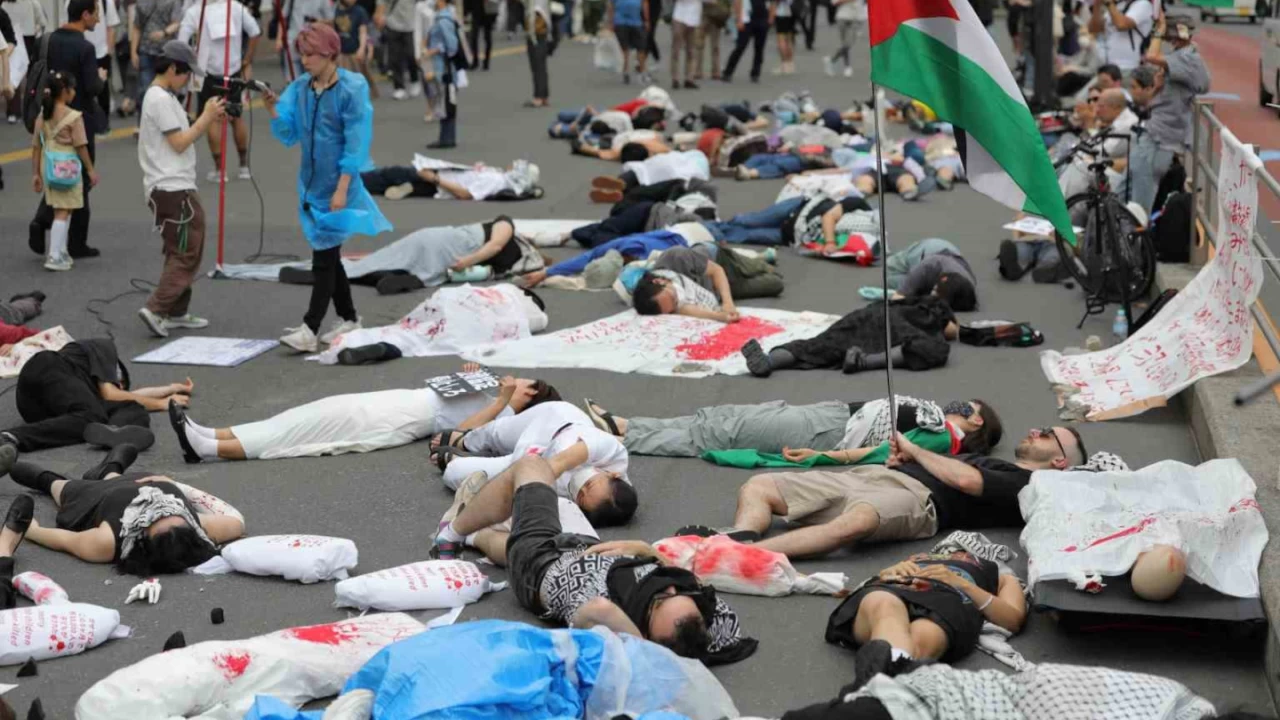 Gazze'de yaşanan insanlık dramı Tokyo'nun kalbinde canlandırıldı
