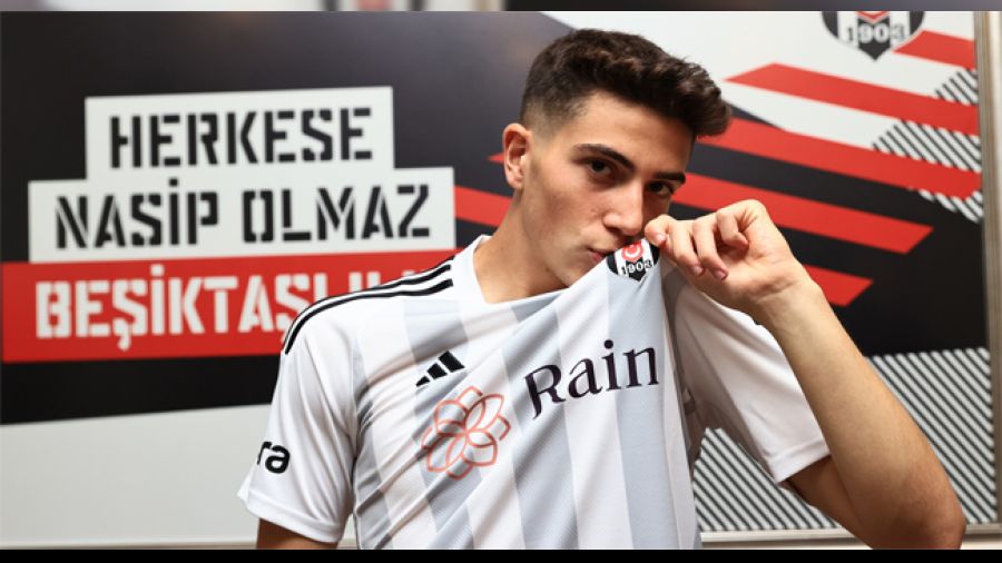 Genç yıldıza profesyonel sözleşme