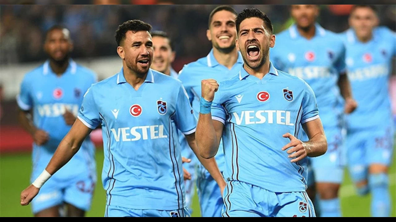 Gol yükü Trezeguet ve Bakasetas'ta