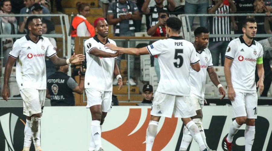 Golc�ler de�il savunmac�lar at�yor