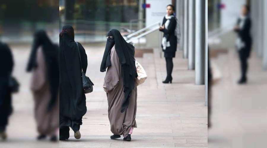 Hollanda'da burka resmen yasak!