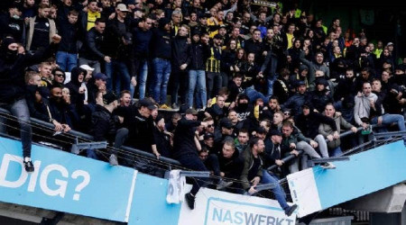 Hollanda'da galibiyet kutlaması sırasında tribün çöktü