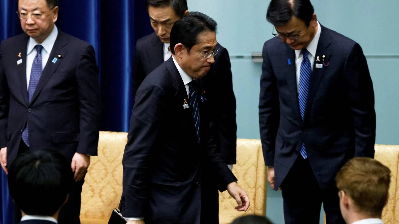 Japonya'da "bağış gelirlerini eksik bildirdikleri iddia edilen" bakanlar istifa etti