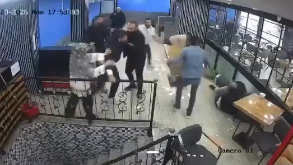 Kafede ��kan kavgada ortal�k sava� alan�na d�nd�