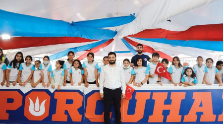 Kağıthane'de öğrenciler için ücretsiz buz pateni dersi