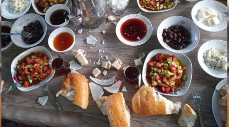 Kahvaltı sofrasına kurşun düştü