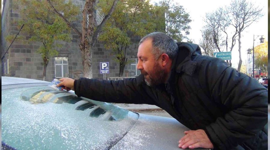 Kars eksi 10'u gördü, araçların camları dondu