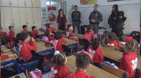 Kurbağa adamlar derste