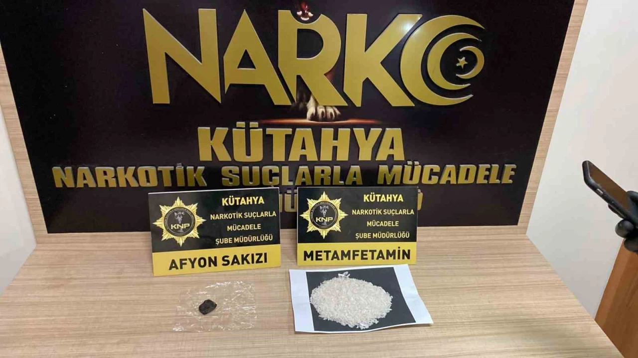 K�tahya'da e�yalar� aras�nda uyu�turucu ele ge�irilen 2 otob�s yolcusu tutukland�