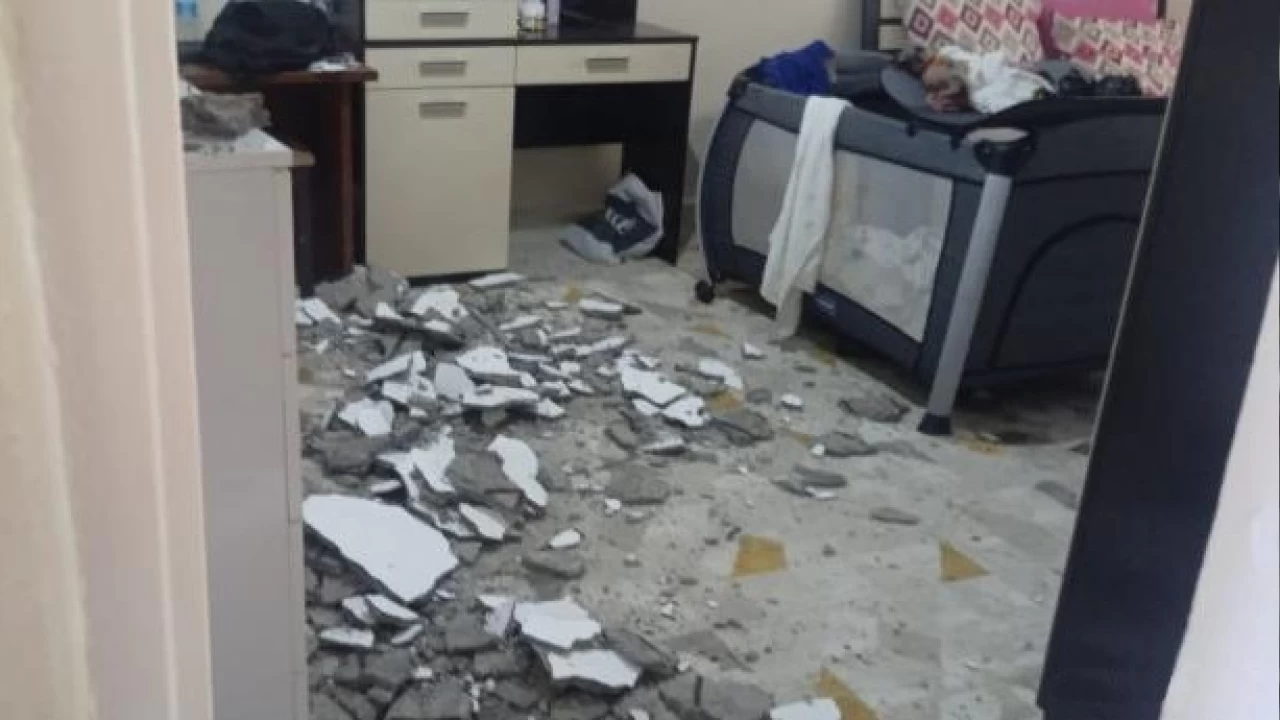Mardin'de bir evin tavan� ��kt�, anne ve bebe�i yaraland�