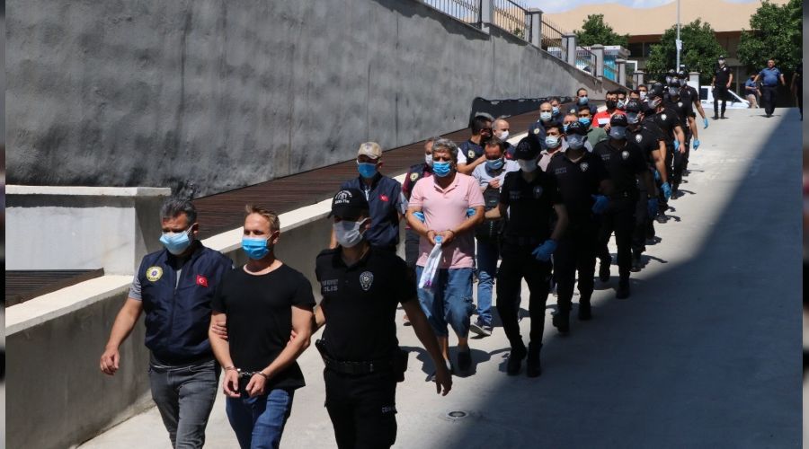 Mersin'deki FET� operasyonunda 2 asker tutukland�