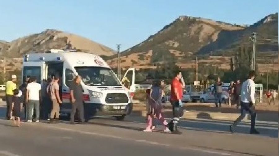Okul servisi ile ticari araç çarpıştı