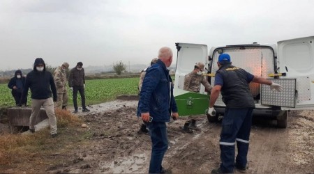 Öldürdüğü arkadaşlarıyla fotoğraf çektirmiş