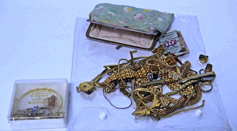 �len hastan�n refakat�i koltu�undan servet ��kt�