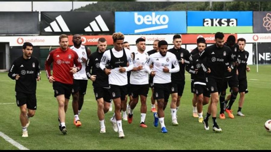 Önce salonda sonra sahada çalıştılar