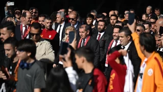 Özbek Anıtkabir'i ziyaret etti
