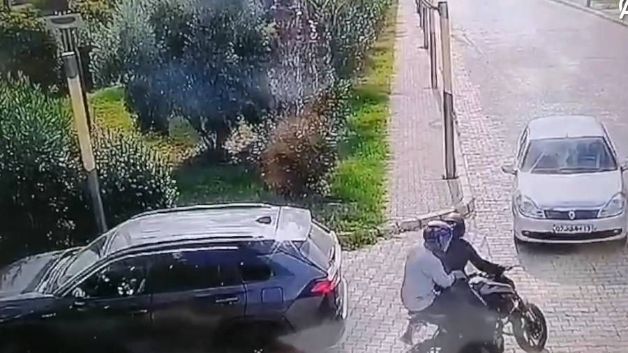 Paras�n� �alan motosikletli 2 ki�iyi, arac�yla �arparak �ld�ren Ukraynal� tutukland�