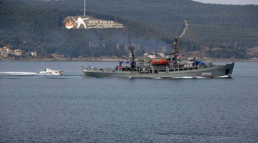 Rus askeri kurtarma gemisi 'Epron' Çanakkale Boğazı'ndan geçti